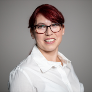 Kathrin Zinder, Kundenbetreuerin